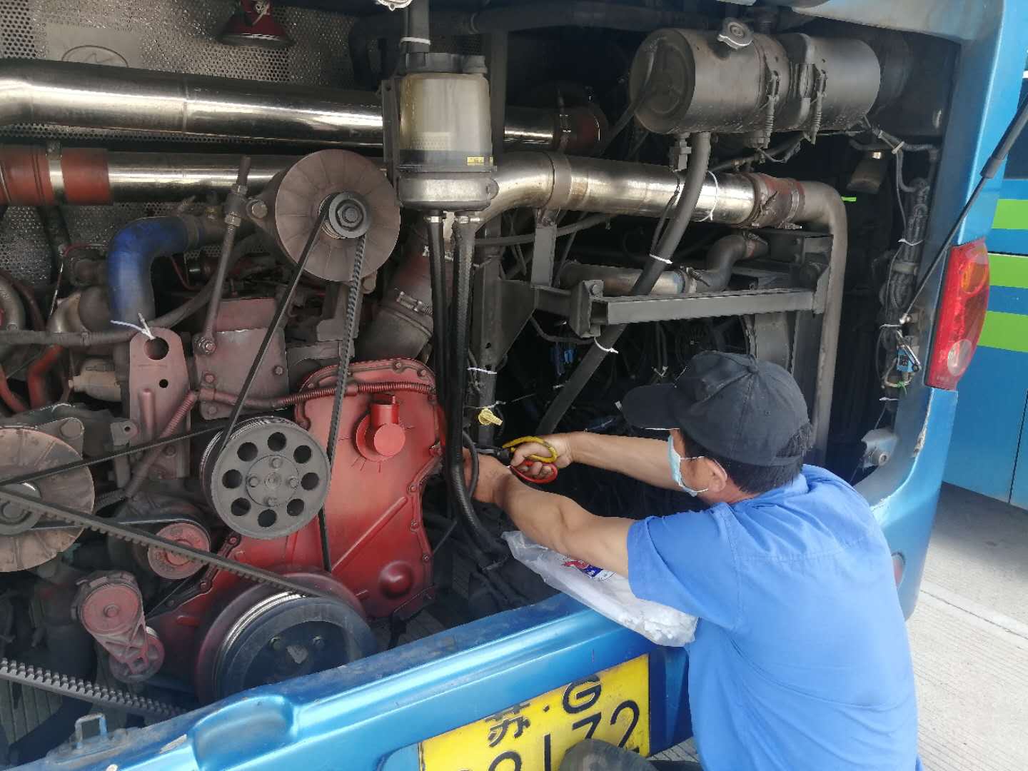 快速公交事業部開展夏季車輛線束專項檢查工作