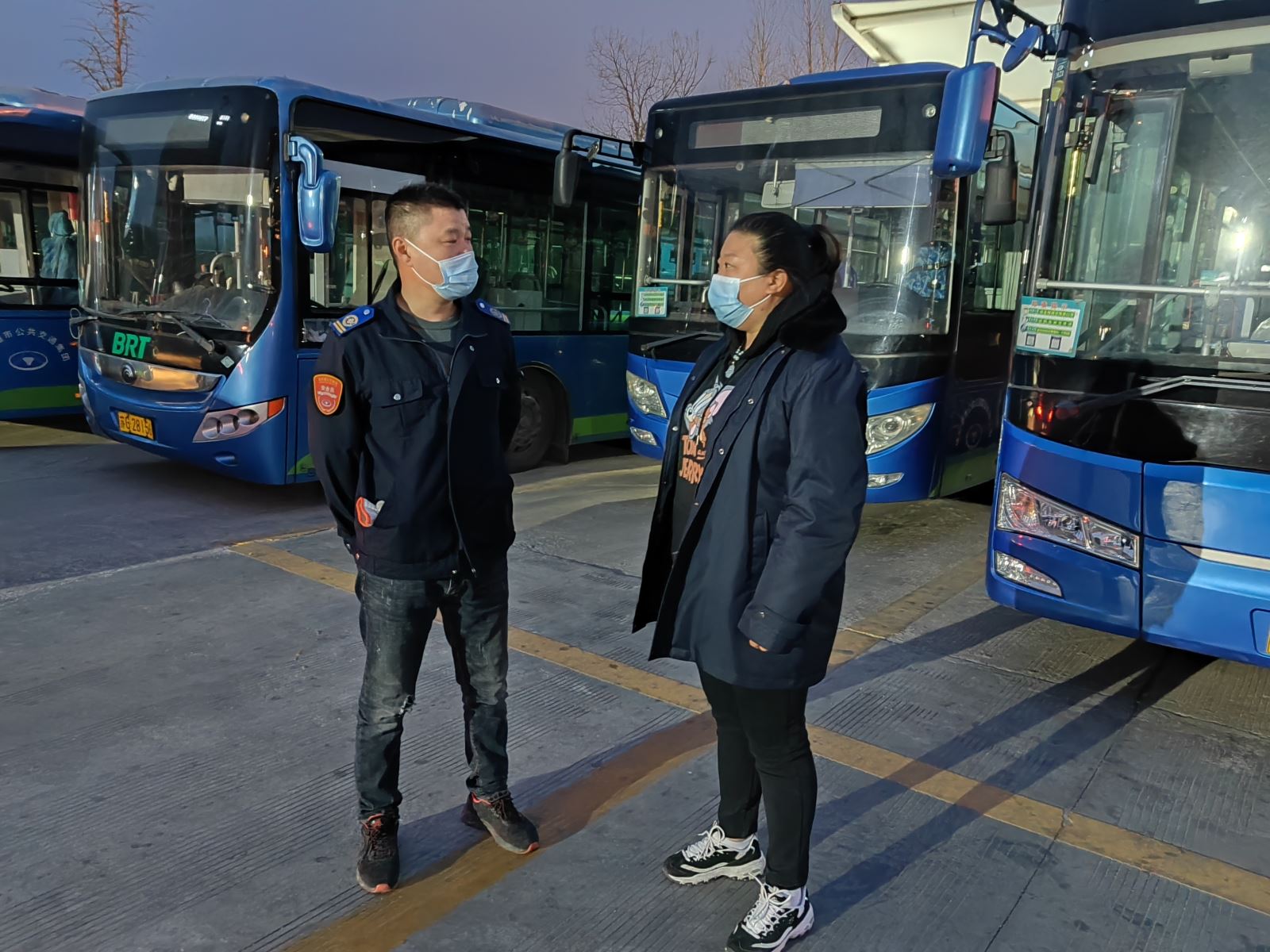 公交事業一部加強晚班車輛安全行車交待保障運營有序進行