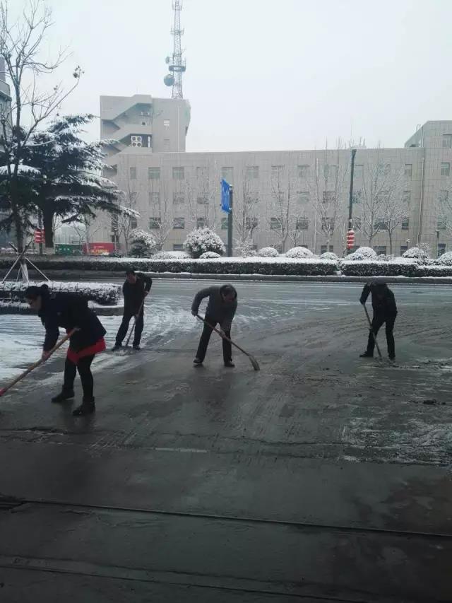 公交集團從容應對春運首場降雪