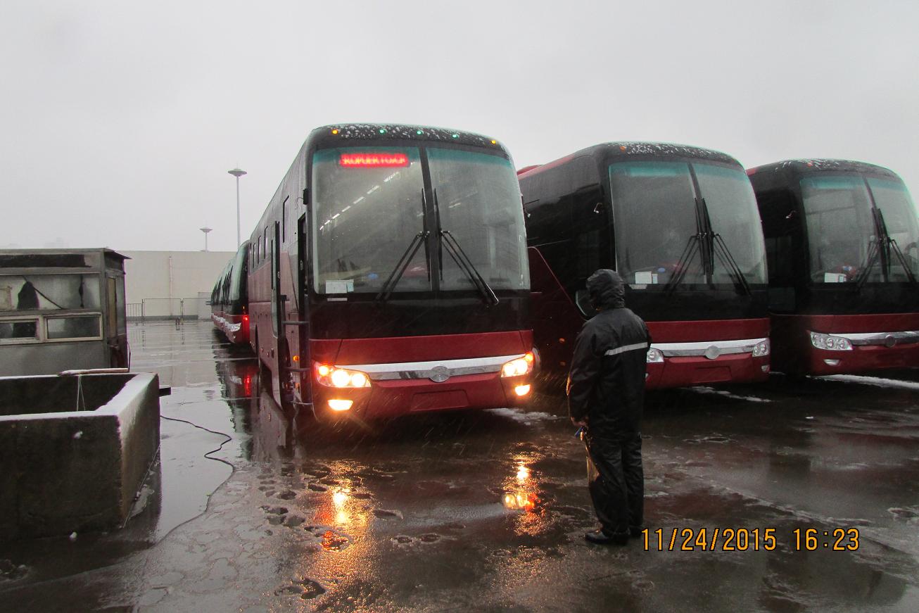 公交大浦廠應對雨雪天氣保障宇通車按時出口